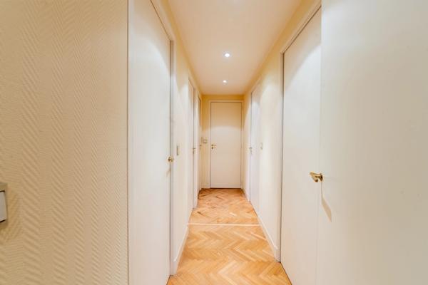 MARSEILLE 8ᵉ – RUE PARADIS | APPARTEMENT DE CARACTÈRE AVEC BALCONS, GARAGE EN OPTION