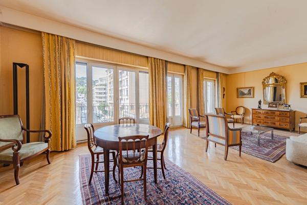 MARSEILLE 8ᵉ – RUE PARADIS | APPARTEMENT DE CARACTÈRE AVEC BALCONS, GARAGE EN OPTION