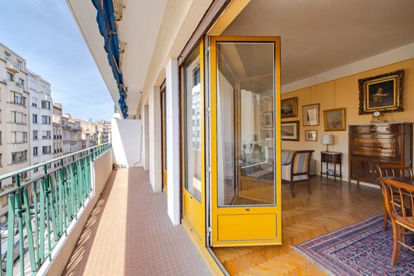 MARSEILLE 8ᵉ – RUE PARADIS | APPARTEMENT DE CARACTÈRE AVEC BALCONS, GARAGE EN OPTION