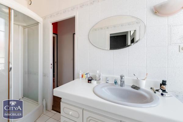 Maison à vendre 9 pièces 240m² Cusset (03300)