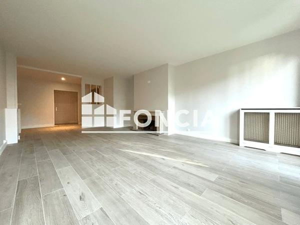 Location Appartement 3 pièces 100.1 m² - 12 ALLEE DES DELIEUSES Louveciennes 78430