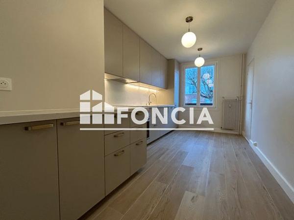 Location Appartement 3 pièces 100.1 m² - 12 ALLEE DES DELIEUSES Louveciennes 78430