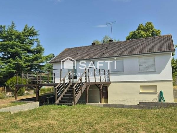 Plusieurs options pour cette demeure, la possibilité d'un appartement ou local indépendant de 35m2 + 160m2 de hangar pour mécanique, entrepôt de stockage, camping car ou autres + un emplacement idéalement situé aux portes de tout Châtellerault...