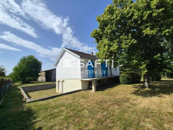 Plusieurs options pour cette demeure, la possibilité d'un appartement ou local indépendant de 35m2 + 160m2 de hangar pour mécanique, entrepôt de stockage, camping car ou autres + un emplacement idéalement situé aux portes de tout Châtellerault...