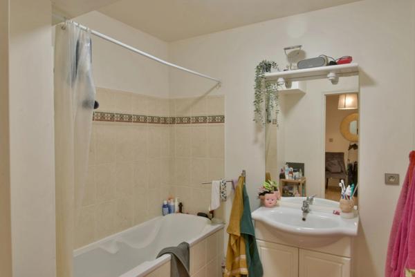 Appartement de 82m2 avec balcon, ascenseur et parking – Lille Europe