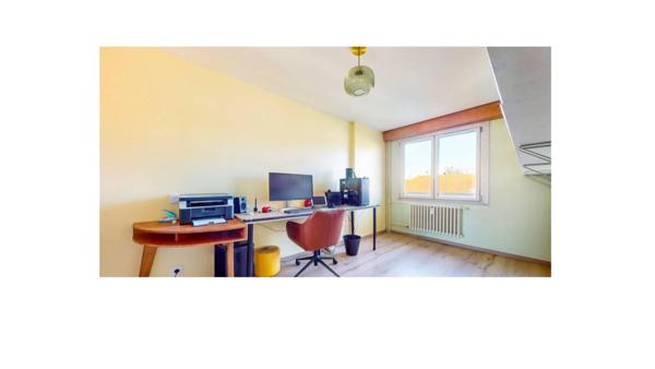 Facultés, Appartement 3 pièces avec stationnement , cave et balcon