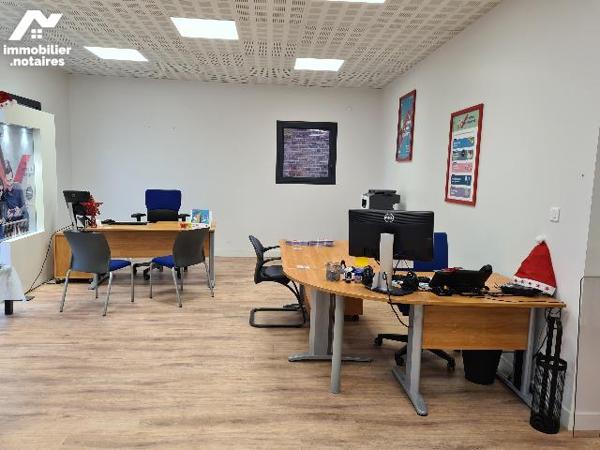 BACQUEVILLE EN CAUX, immeuble à usage mixte, professionnel et habitation d'environ 184 m².