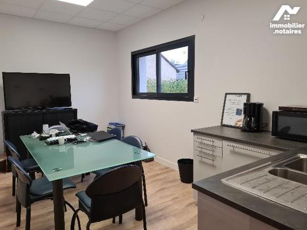 BACQUEVILLE EN CAUX, immeuble à usage mixte, professionnel et habitation d'environ 184 m².