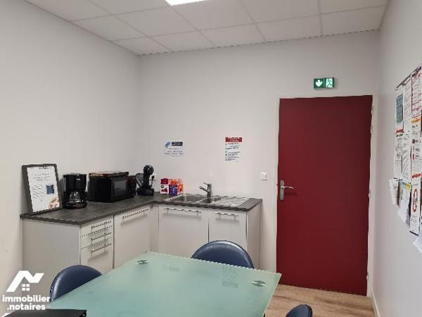 BACQUEVILLE EN CAUX, immeuble à usage mixte, professionnel et habitation d'environ 184 m².