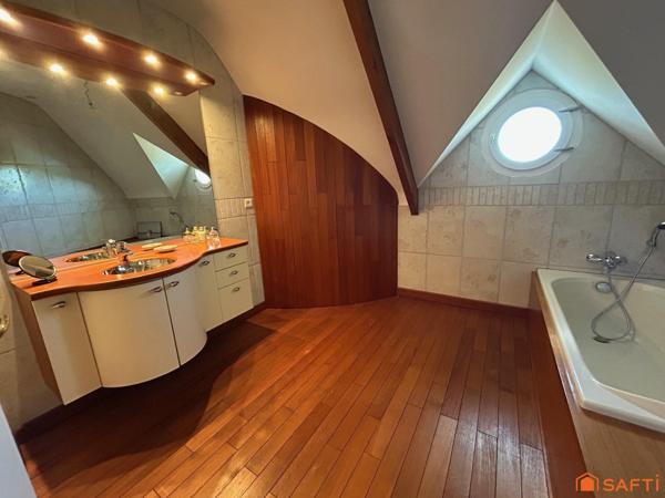 Villa aux volumes généreux  avec vue à 180 degrés sur le golf