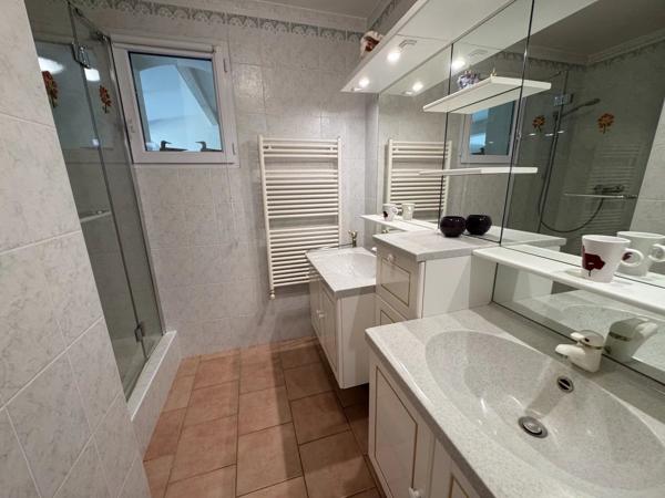 Vente                                                      Maison
                        
                     4 pièces                                         à La Londe-les-Maures