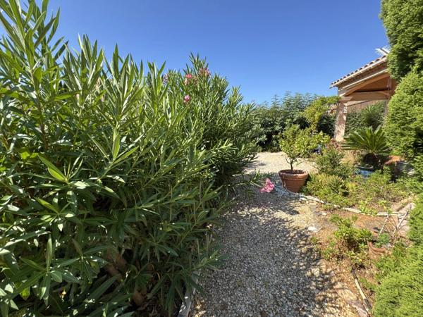 Vente                                                      Maison
                        
                     4 pièces                                         à La Londe-les-Maures