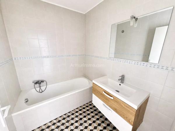 Vente                                                      Appartement
                        
                     4 pièces                      90 m2                     à Draguignan
