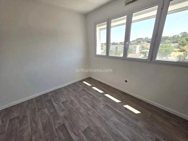 Vente                                                      Appartement
                        
                     4 pièces                      90 m2                     à Draguignan