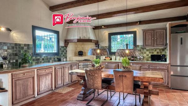 Villa Roquebrune Sur Argens 6 pièce(s) 145 m2 avec dépendance