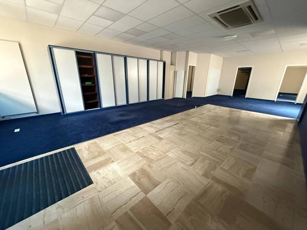 Local professionnel - 163 m²