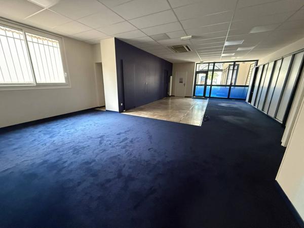 Local professionnel - 163 m²