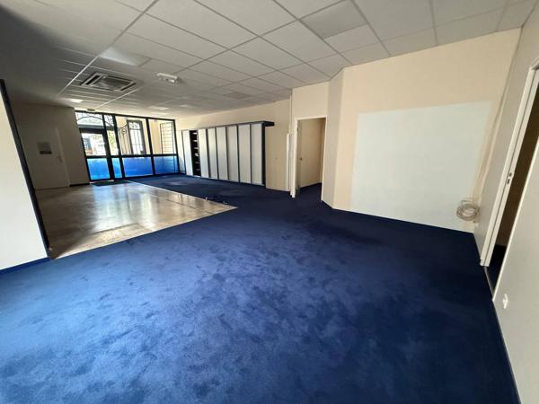 Local professionnel - 163 m²