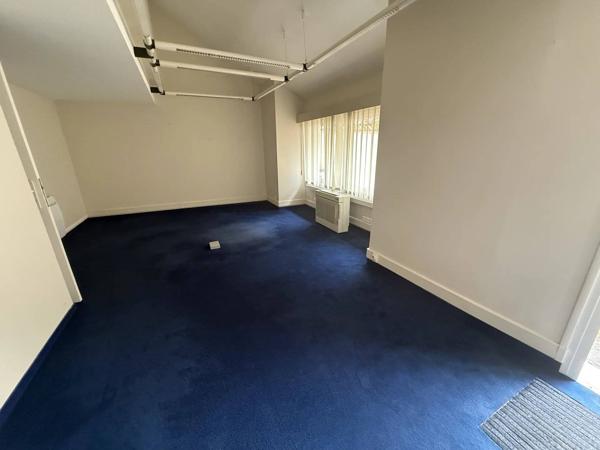 Local professionnel - 163 m²