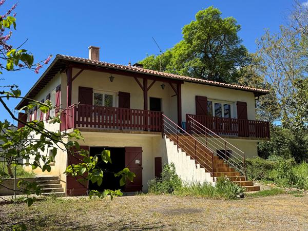 Maison L Isle Jourdain sur presque 5 000m² de terrain