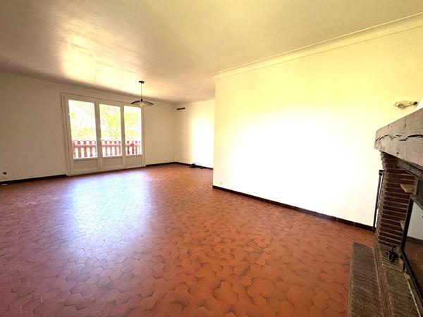 Maison L Isle Jourdain sur presque 5 000m² de terrain