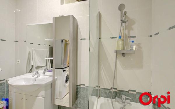 Appartement à vendre    3 pièces •  Bourgoin-Jallieu