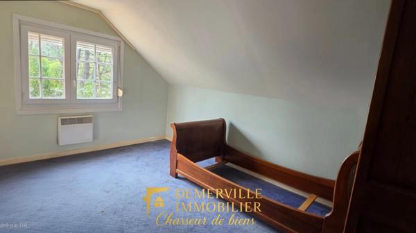 Maison individuelle semi plain-pied sur sous-sol complet et grand espace naturel