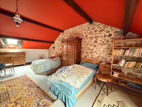 EN EXCLUSIVITE Maison 184m², 4 chambres avec dépendances sur 4396m² de terrain 149 900 €