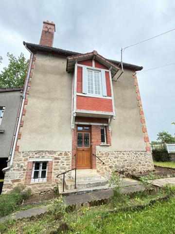 EN EXCLUSIVITE Maison 184m², 4 chambres avec dépendances sur 4396m² de terrain 149 900 €