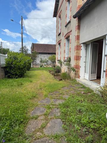 EN EXCLUSIVITE Maison 184m², 4 chambres avec dépendances sur 4396m² de terrain 149 900 €