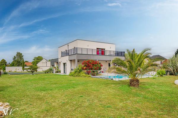 CONTEMPORAINE AVEC PISCINE -BALLAN