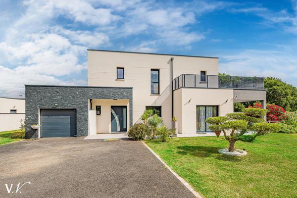 CONTEMPORAINE AVEC PISCINE -BALLAN