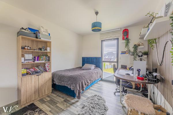CONTEMPORAINE AVEC PISCINE -BALLAN