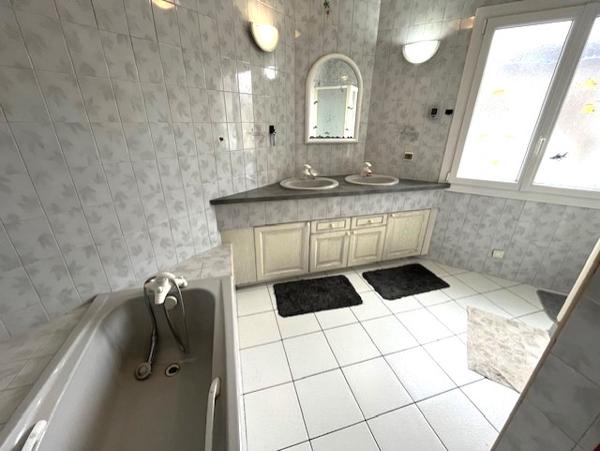 REZE 3 MOULINS MAISON 7 PIECES 131 M² 5 CHAMBRES 298 000 € FAI réf 3484 GC – nantes Sud Immobilier