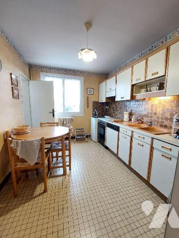 A VENDRE - Saint-jacques-de-la-Landes (35) - Proche métro -  (coté  Rennes Pigeon Blanc)  Au de...