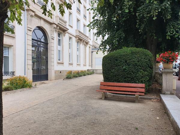 Dpt Vosges (88), à vendre VITTEL ensemble 2 studios meublés et équipés secteur PARC et THERMES - RARE