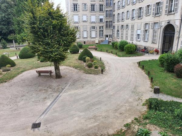 Dpt Vosges (88), à vendre VITTEL ensemble 2 studios meublés et équipés secteur PARC et THERMES - RARE