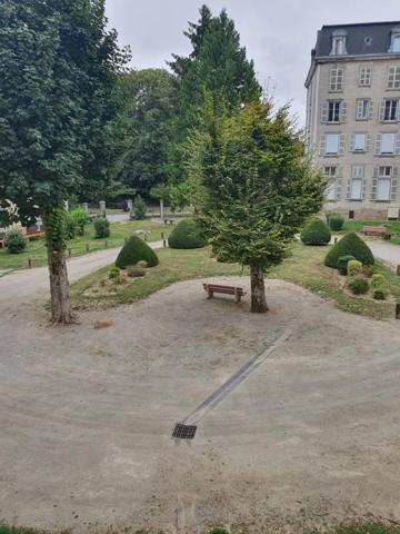 Dpt Vosges (88), à vendre VITTEL ensemble 2 studios meublés et équipés secteur PARC et THERMES - RARE