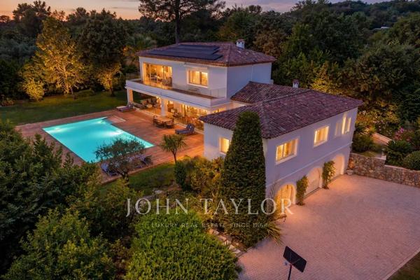 Villa familiale d’exception dans un domaine privé