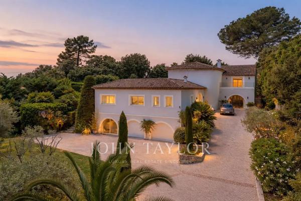 Villa familiale d’exception dans un domaine privé