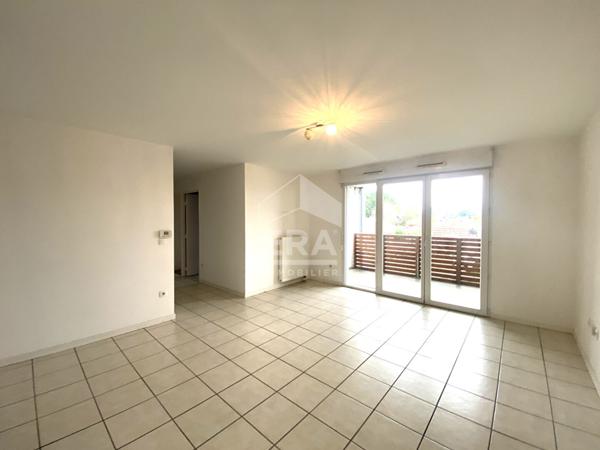 Pau - Quartier Le Hameau : appartement T3 de 70 m² avec  terrasse, parking et cave