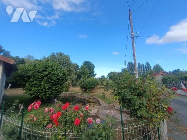 MAISON de 200 m² avec TERRAINS et DEPENDANCES