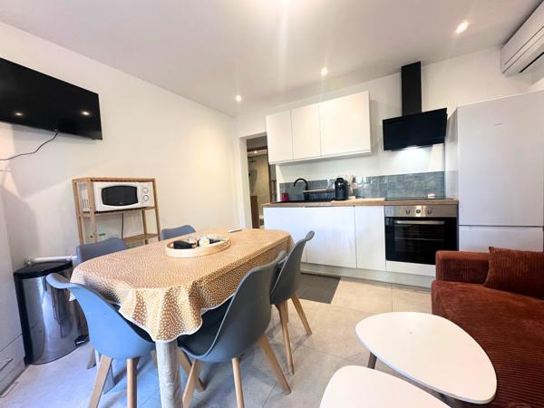 Fréjus (83370) Appartement 2 pièces rénové et meublé avec terrasse et piscine et parking privé – Saint-Aygulf
