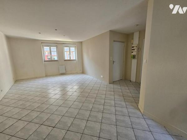 COUERON BOURG - Un ensemble immobilier comprenant deux appartements.