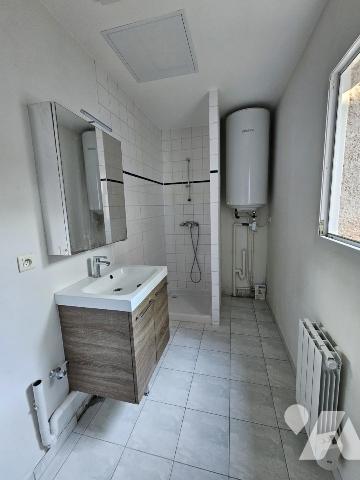 COUERON BOURG - Un ensemble immobilier comprenant deux appartements.