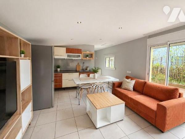 Maison à vendre à Surzur – Maison de bourg rénovée avec locataire en place – Hyper centre