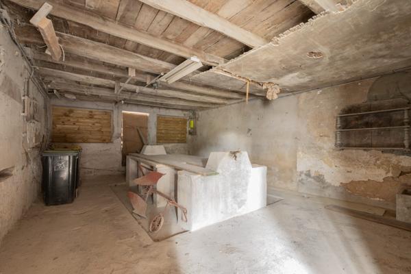 Maison à rénover – 180 m² de potentiel, atelier 60 m² et jardin