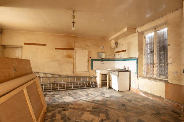 Maison à rénover – 180 m² de potentiel, atelier 60 m² et jardin