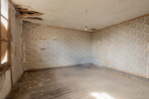 Maison à rénover – 180 m² de potentiel, atelier 60 m² et jardin