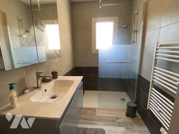 Maison à Vendre à Plouha (22580) en Côtes-d'Armor (22)

Cette maison, construite en 2020, dis...